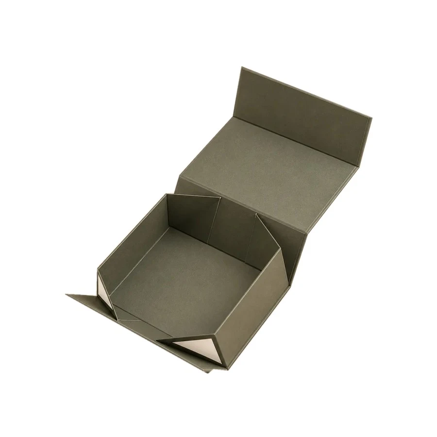 Custom magnetic closure gift box with foil-stamped rigid board